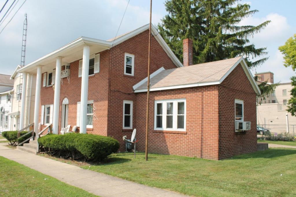 409 Cedar St in Niles, MI - Building Photo