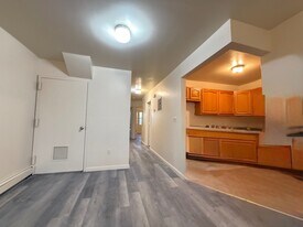 22-92 Nameoke Ave in Queens, NY - Building Photo