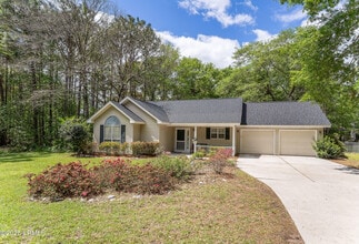 18 Le Moyne Dr in Beaufort, SC - Building Photo - Building Photo