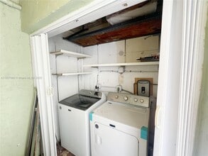 3895 W 9th Way in Hialeah, FL - Building Photo - Building Photo