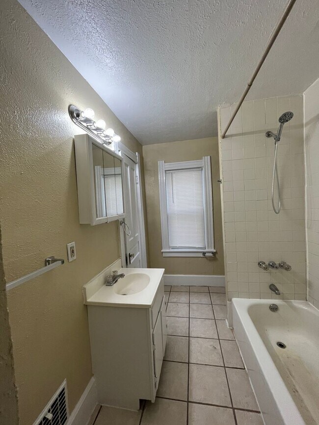 437 Hiett Ave in Toledo, OH - Building Photo - Building Photo