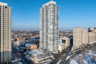 Lincoln Park West in Chicago, IL - Building Photo