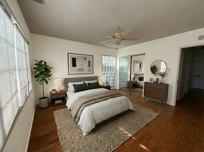 11559 Blix St in Los Angeles, CA - Building Photo - Building Photo