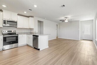 8112 Sunberry Shadow Dr in Houston, TX - Building Photo - Building Photo