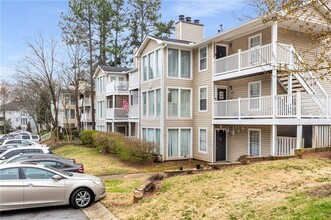 1702 Augusta Dr in Marietta, GA - Foto de edificio - Building Photo