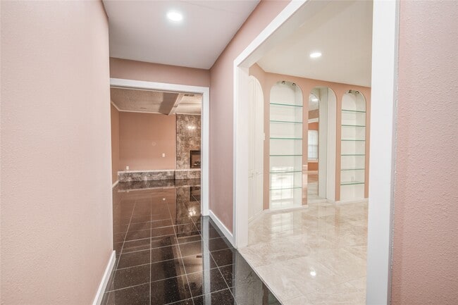 property at 902 Ashford Pkwy
