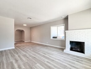 46 Glenwood Dr in Napa, CA - Foto de edificio - Building Photo