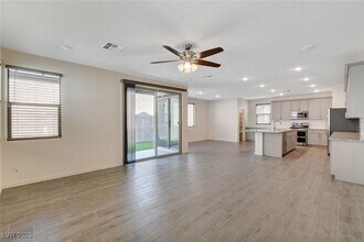 532 Founders Creek Ave in North Las Vegas, NV - Building Photo - Building Photo