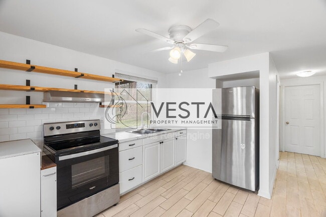 131 Moody Ave in Candler, NC - Building Photo - Building Photo