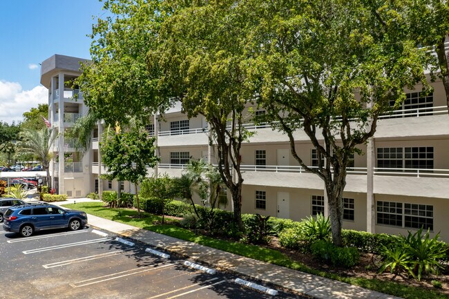 Palm-Aire Oaks Lane Building 68 in Pompano Beach, FL - Building Photo - Building Photo