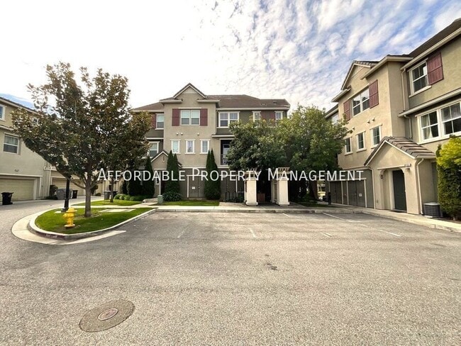 1323 Westbury Dr in San Jose, CA - Building Photo - Building Photo