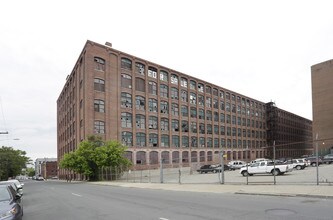 Pac10 Lofts in Lawrence, MA - Foto de edificio - Building Photo