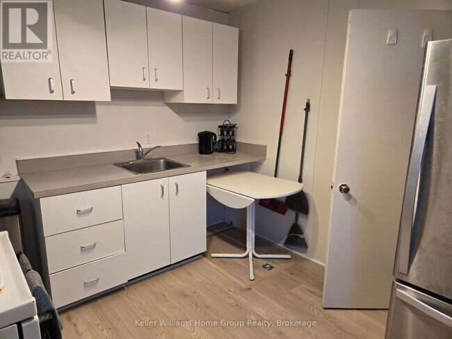 114 Surrey St E in Guelph, ON - Building Photo - Building Photo