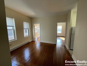 840 Huntington Ave, Unit 8 in Boston, MA - Foto de edificio - Building Photo