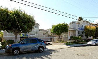 Whispering Winds in Hawthorne, CA - Building Photo