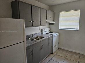 2451 NW 8th Pl in Fort Lauderdale, FL - Building Photo - Building Photo