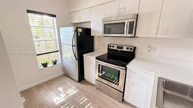 16727 Hemingway Dr in Weston, FL - Building Photo - Building Photo