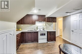 41 Carrick Ave in Hamilton, ON - Building Photo - Building Photo