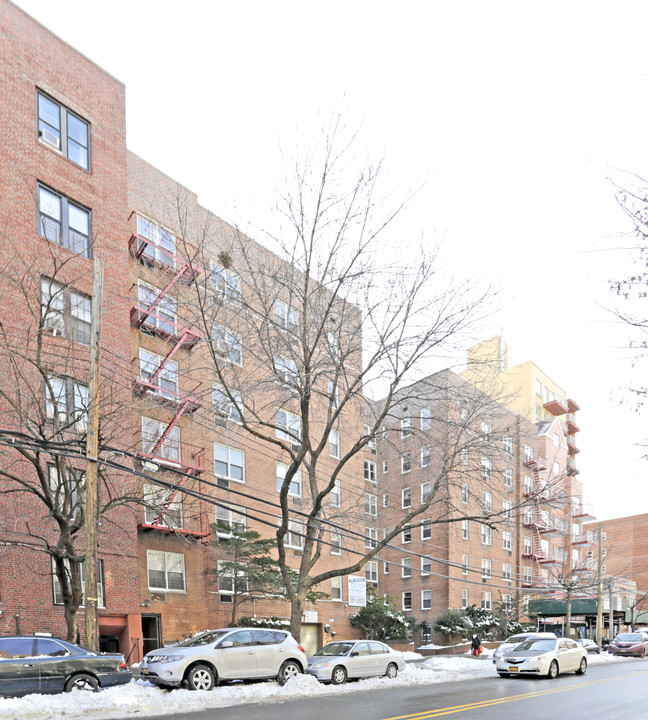 The Harwyn in Flushing, NY - Building Photo
