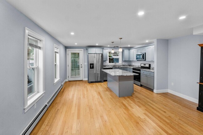 6 Lincoln Ct in Amesbury, MA - Building Photo - Building Photo