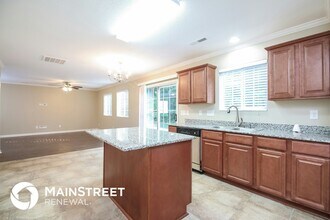 305 Walnut Crossing Dr in Whitsett, NC - Foto de edificio - Building Photo