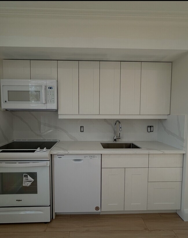 870 Millwood Rd in Toronto, ON - Building Photo - Building Photo