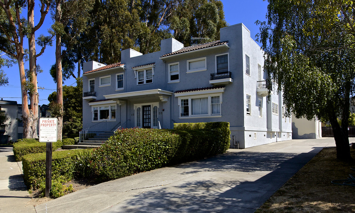 1501 Forest View Ave in Burlingame, CA - Building Photo