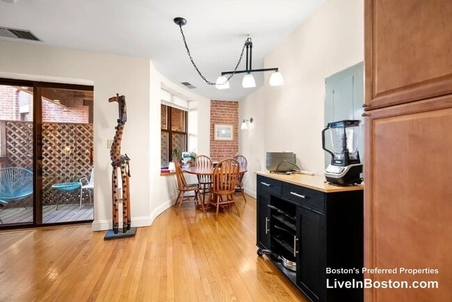 95 Gainsborough St, Unit 307 in Boston, MA - Building Photo - Building Photo