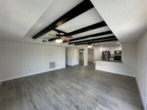101 Cavalry Cir in League City, TX - Building Photo - Building Photo