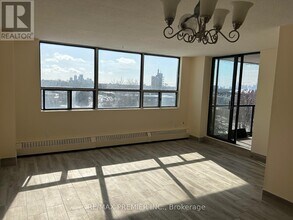 45 Sunrise Ave in Toronto, ON - Building Photo - Building Photo