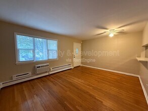 227 Uteg St in Crystal Lake, IL - Building Photo - Building Photo