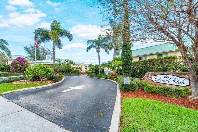 21 Colonial Club Dr in Boynton Beach, FL - Building Photo - Building Photo