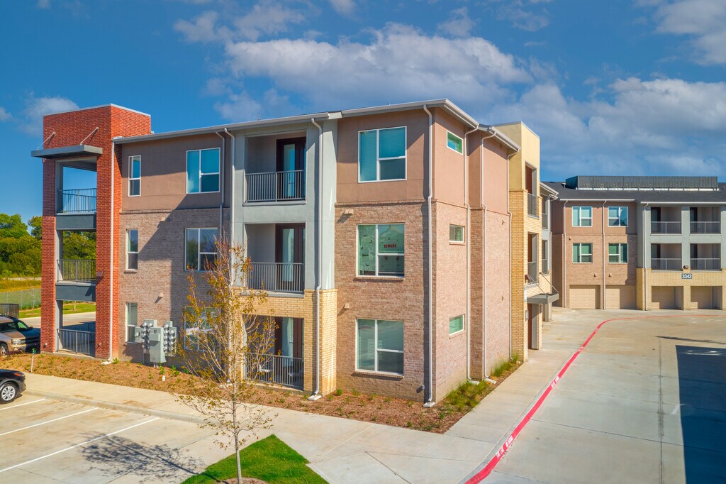 The Lively at Firewheel Garland, TX Apartments