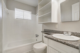 2819 Berry St in Houston, TX - Foto de edificio - Building Photo