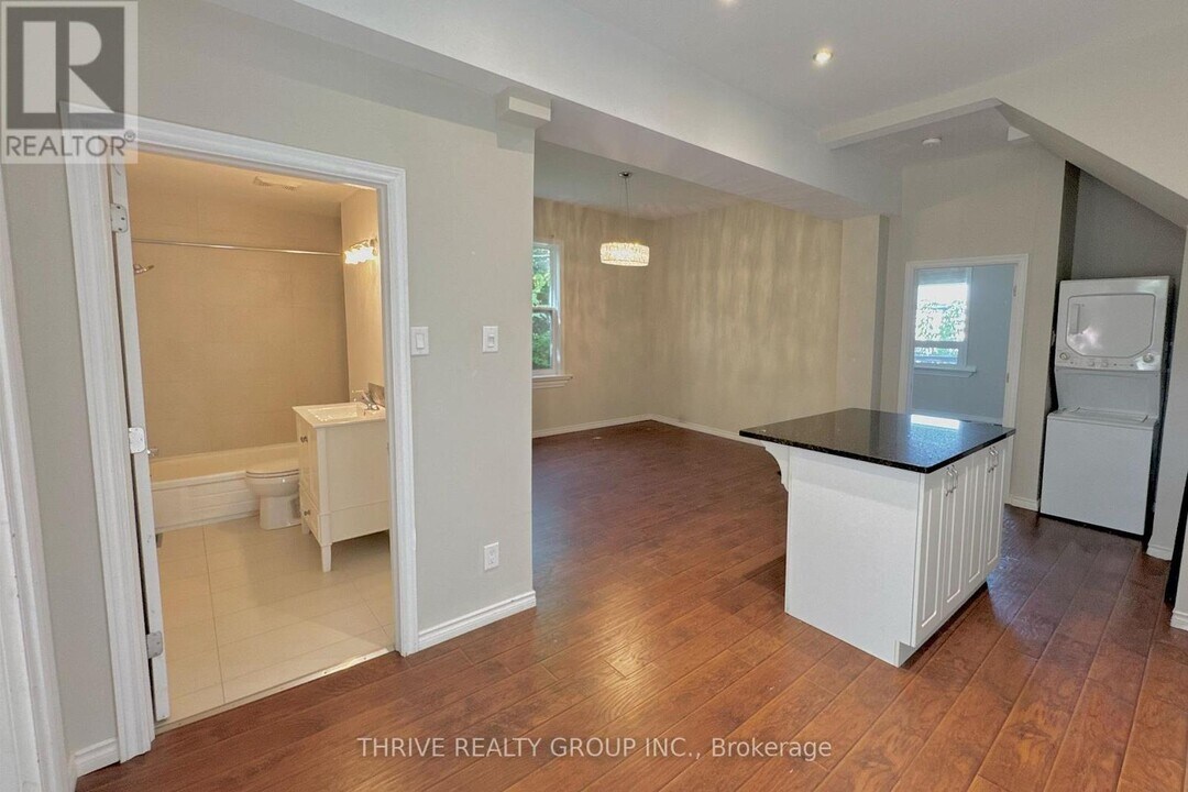 119 McClary Ave in London, ON - Building Photo