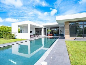 16650 Sunset Way in Weston, FL - Building Photo - Building Photo