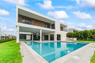 16680 Botaniko Dr N in Weston, FL - Building Photo