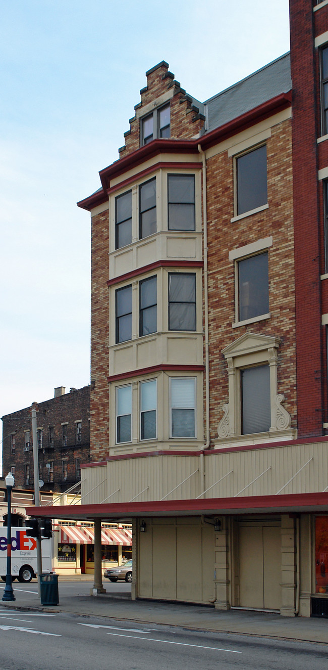 924 Elm St in Cincinnati, OH - Foto de edificio - Building Photo