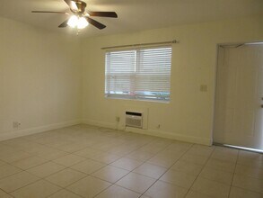 1415 N J St, Unit 6 in Lake Worth Beach, FL - Building Photo - Building Photo