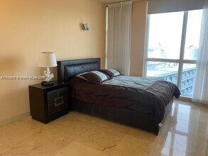 100 Lincoln Rd, Unit PH4 in Miami Beach, FL - Building Photo - Building Photo