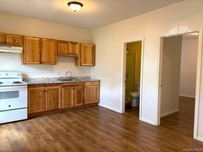 454 NY-376 in Hopewell Junction, NY - Building Photo - Building Photo