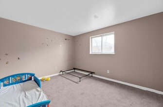 4688 Hilton Ave in Columbus, OH - Building Photo - Building Photo