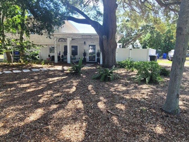 property at 1035 Michigan Dr E
