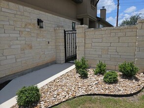 904 Indian Hawthorne Dr in Georgetown, TX - Building Photo - Building Photo