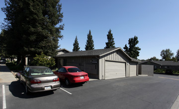 The Villas in Clovis, CA - Building Photo - Building Photo