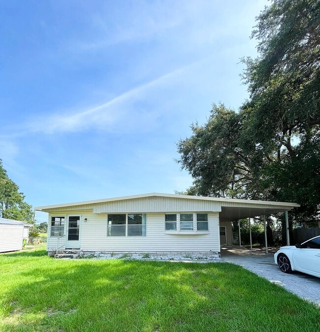 5450 Golden Gate Blvd in Polk City, FL - Building Photo - Building Photo