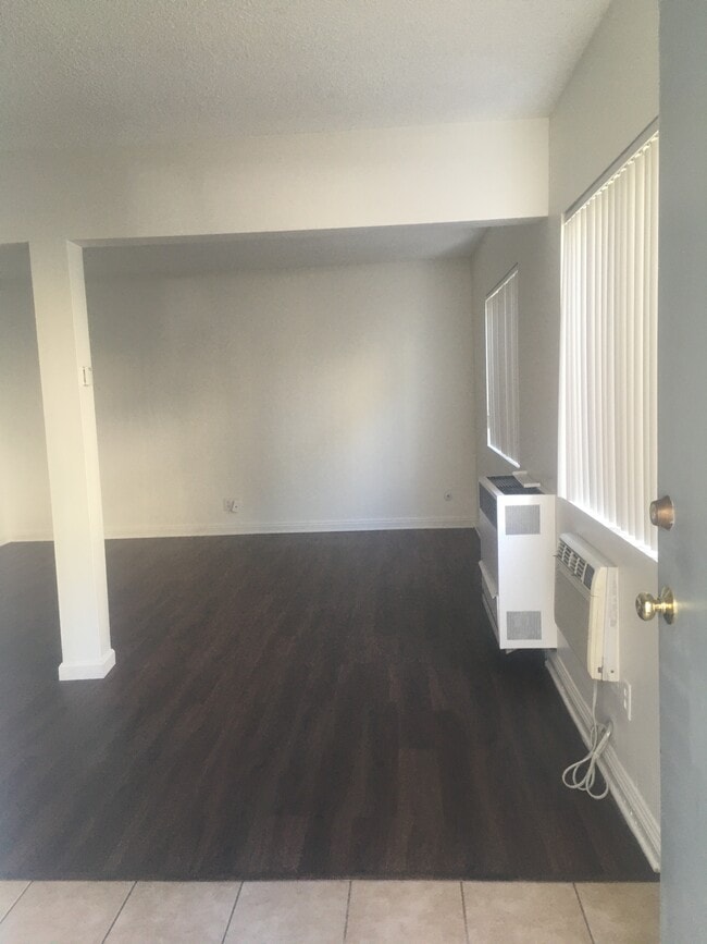 545 W Doran St, Unit D in Glendale, CA - Foto de edificio - Building Photo