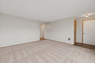 16905 NE 19th St in Vancouver, WA - Building Photo - Building Photo