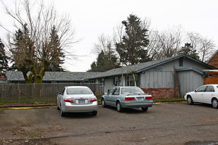 7900 SE Clackamas Apartments