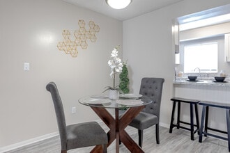 Peppertree Village Apartments in Lakeland, FL - Foto de edificio - Interior Photo